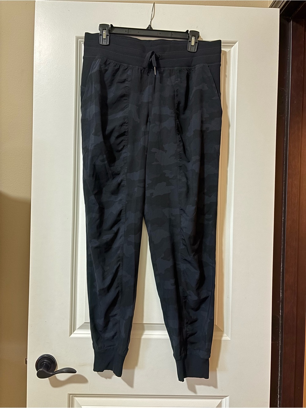 Lululemon athletica Black Camo Dance Studio Joggers. BRAND NEW